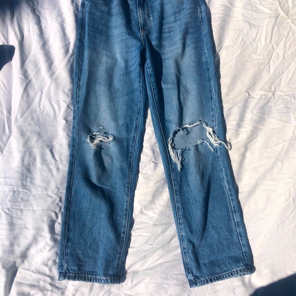 Blue Jean with hole - Picture 4 of 5